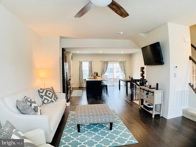 Building Photo - 408 Streamview Dr