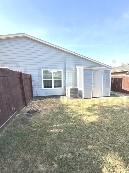 Building Photo - 6076 Dooley Dr
