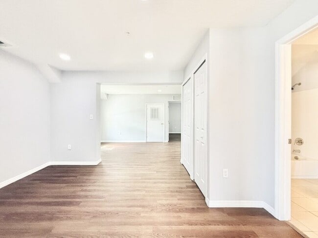 Building Photo - 425 F St