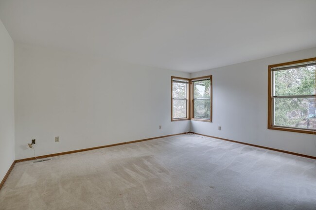 Building Photo - Spacious 4 bedroom home in Renton's Fairwo...