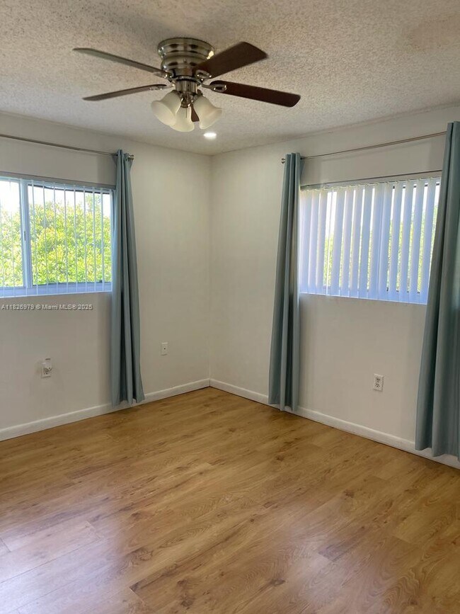 Building Photo - 8270 SW 149th Ct
