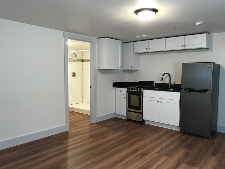 Building Photo - Red Maple Apartments