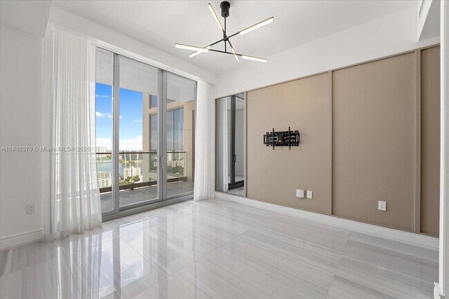 Building Photo - 17901 Collins Ave