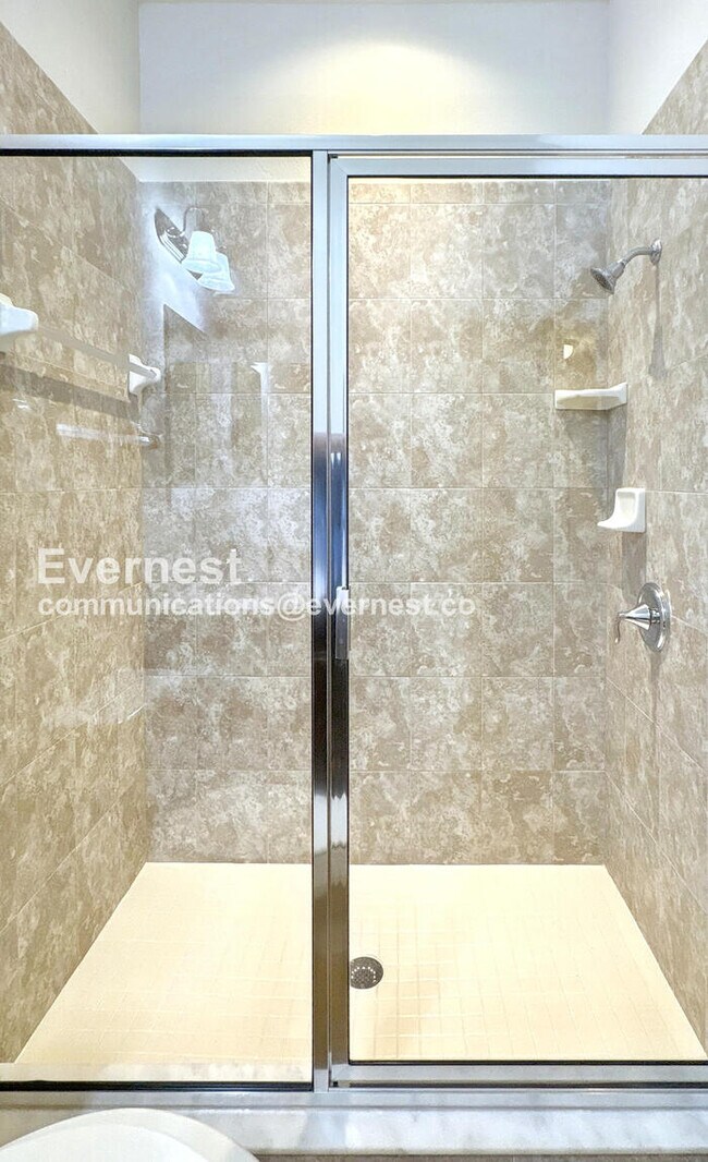 Building Photo - SPECIAL PROMOTION / Modern 4-Bedroom Home with Attached Garage / Pet-Friendly / Vouchers Accepted...