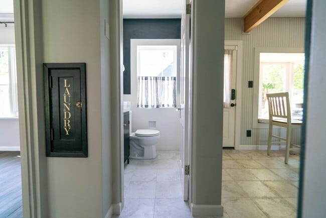 Building Photo - Charming 4 Bed, 2/5 Bath East Bench House