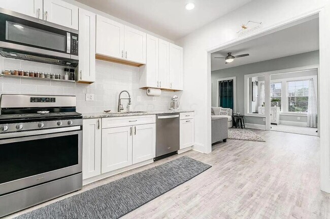 Building Photo - Renovated 2 Bed, 2 Bath Near Nationwide Hospital - Pet Friendly!