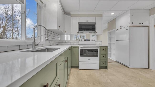 Building Photo - 1526 Ontario Ave