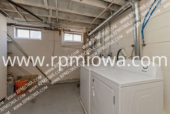 Building Photo - UPDATED RANCH!! 3 Bedroom, 2 Bathroom Ranc...