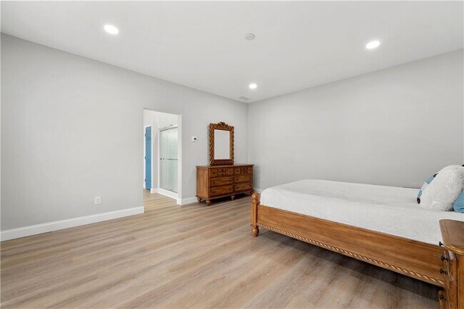 Building Photo - 450 Oliver Ridge Dr