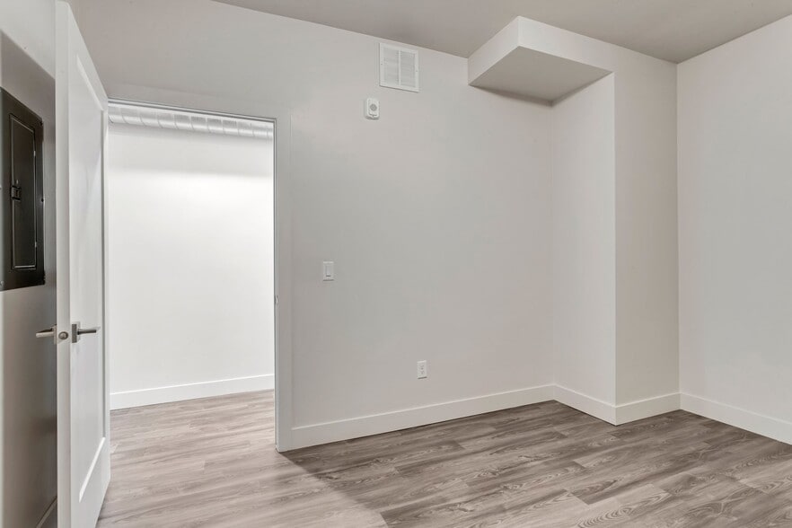 Building Photo - 606 W North Temple St