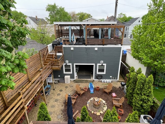 Building Photo - 3624 N Seeley Ave