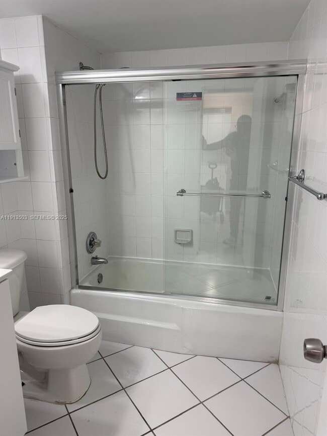 Building Photo - 1800 NW 24th Ave