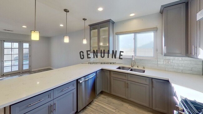 Building Photo - Coming Soon: Remodeled 4Bd 2Ba Home in Fou...