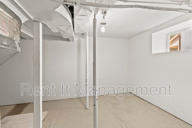 Building Photo - 3042 Cottage Grove Ave