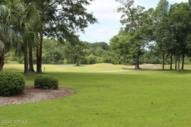 Building Photo - NEW REDUCED PRICE in Beautiful Sea Trail Plantation townhome