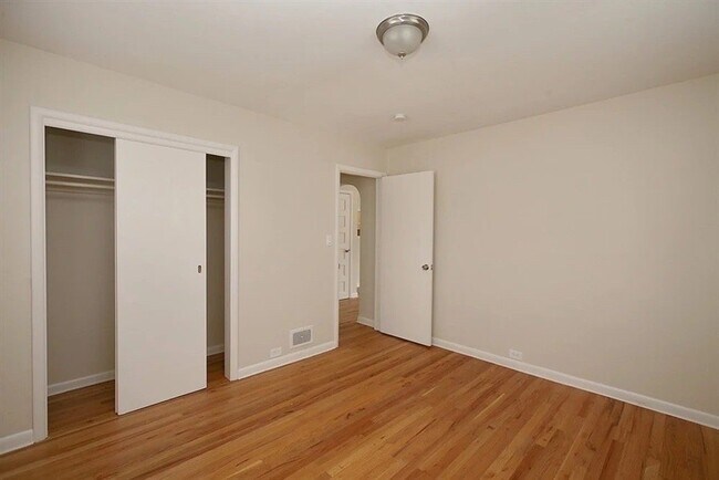 Building Photo - 1745 W Crestline Dr
