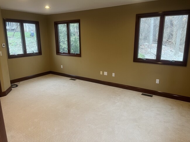 Building Photo - 180 Eleanor Dr