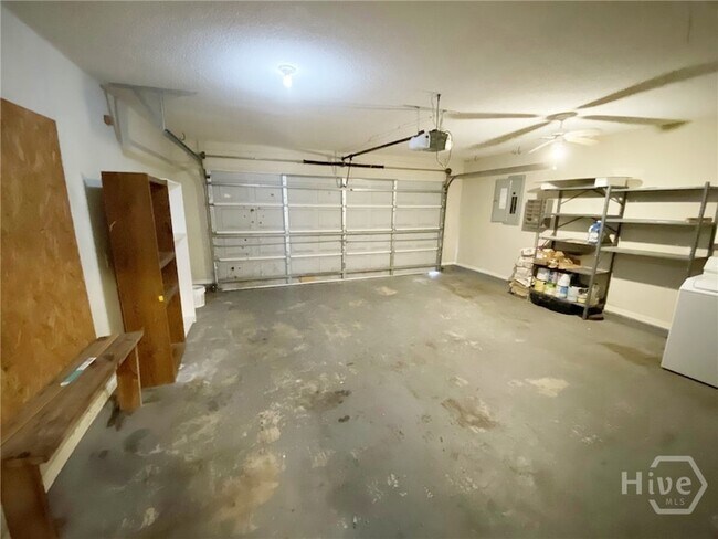 Building Photo - 197 Lewis Dr