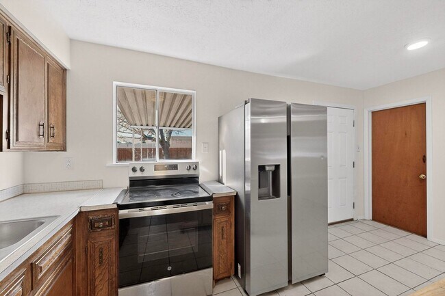 Building Photo - 3 Bedroom, 1.5 Bathroom Home! Ready to see the property in person? Call us at (505) 831-8700 to s...