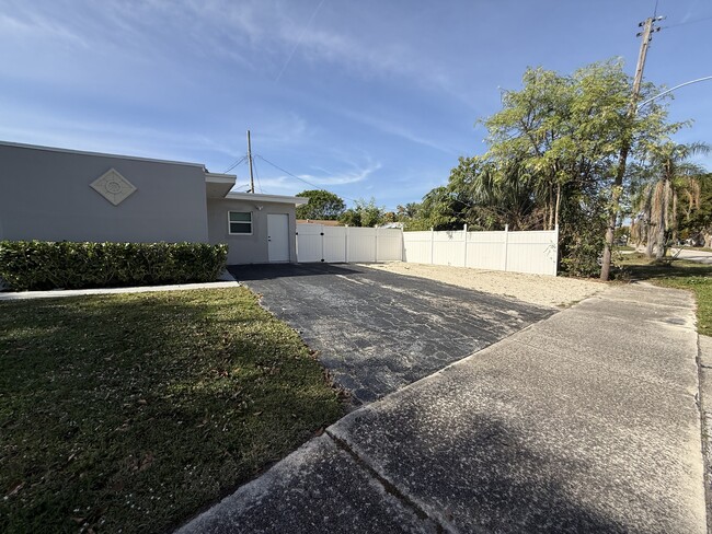 Exterior Driveway - 299 Manchester St