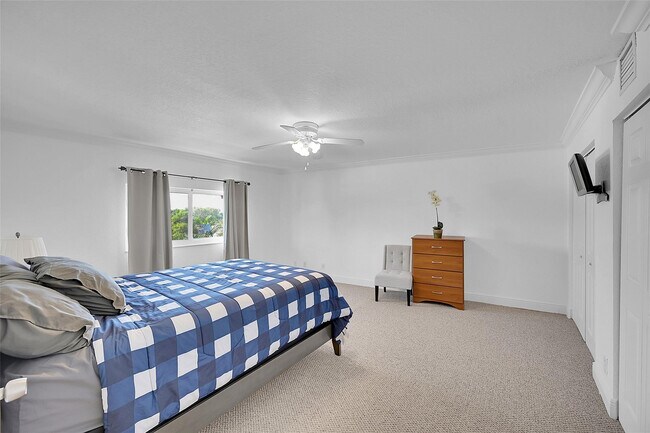 Building Photo - 4525 Poinciana St