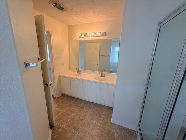 Building Photo - 14403 Fairbuff Ln