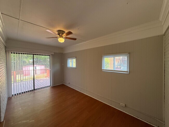 Building Photo - T.R. Lawing Realty Property