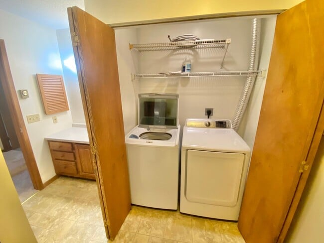 Building Photo - 2 Bedroom Condo in Williston VT Available ...