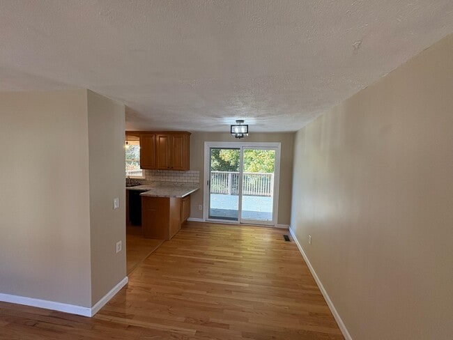 Building Photo - 15 Kingston Dr