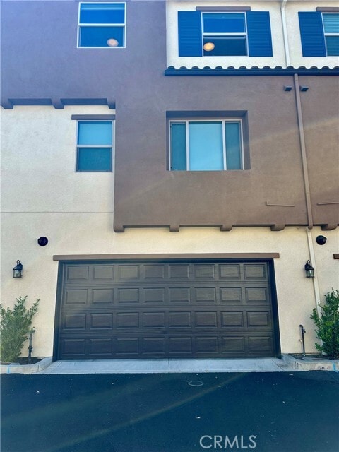 Building Photo - 9804 Jersey Ave