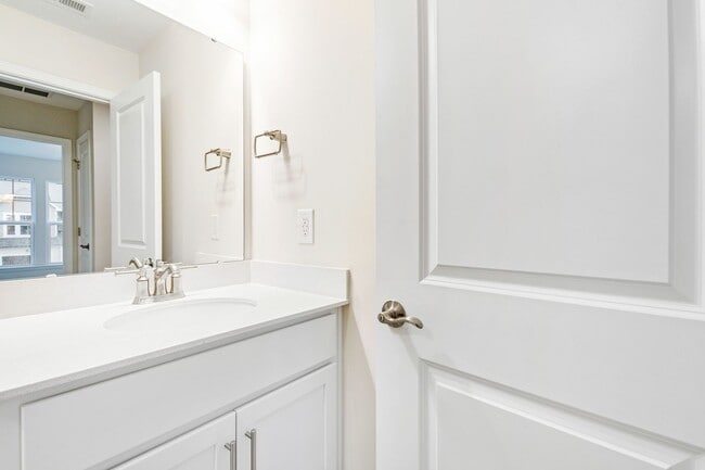 Building Photo - Well Appointed 3-Bedroom Townhome in Durham!