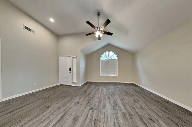 Building Photo - 8635 Spring Green Dr