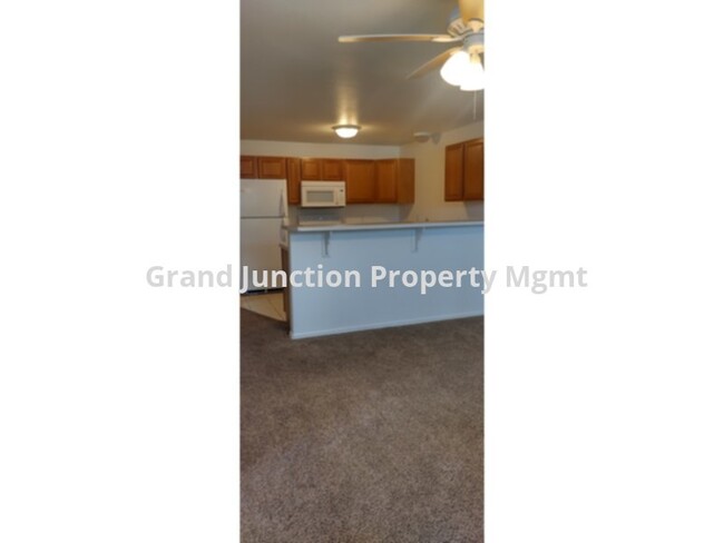 Building Photo - New Paint &amp; New Carpet!