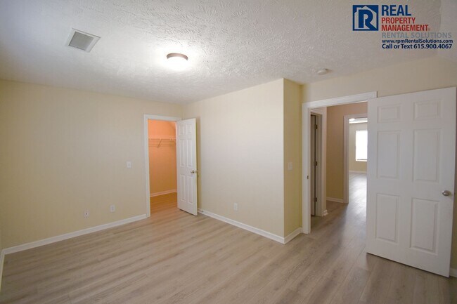 Building Photo - Wonderful 3 bedroom 3 bath home with HUGE bonus room! Washer/dryer included and attached garage!