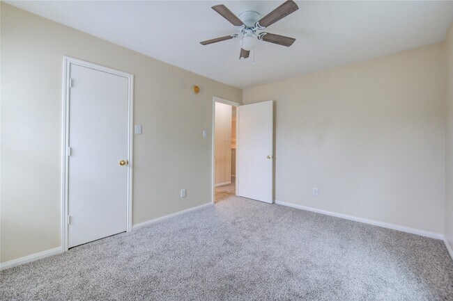 Building Photo - 3719 Cane Lake Dr