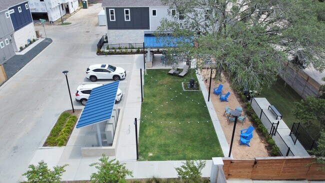 Building Photo - 1521 Beach Oak Dr