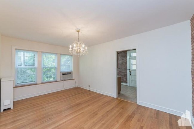 Building Photo - 2 bedroom in Chicago IL 60626