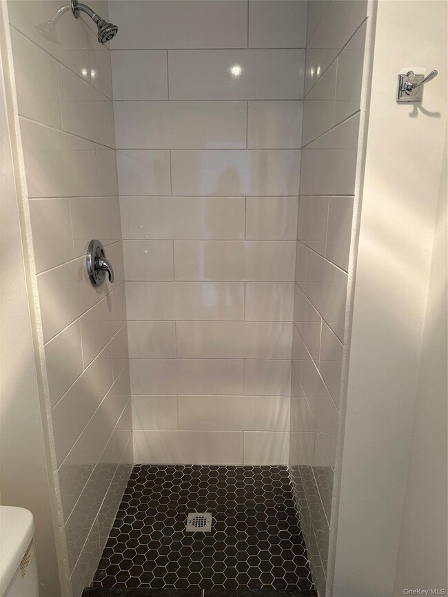 Building Photo - 11 Upper Hillman Rd