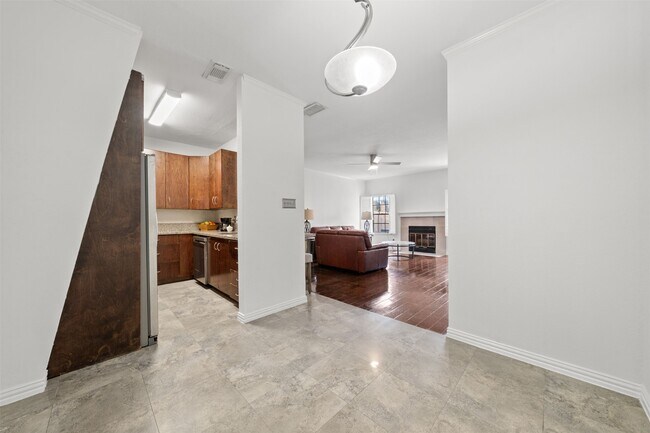 Building Photo - 9850 Pagewood Ln