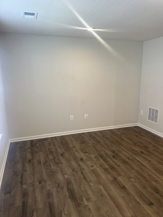 Building Photo - 1833 Sag Harbor Ln
