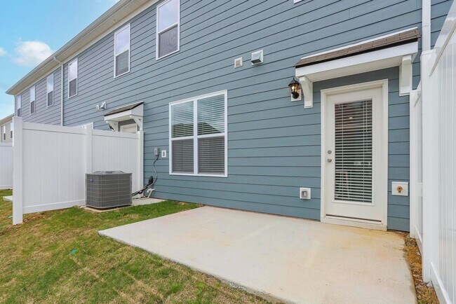 Building Photo - 250 Hazel Ln