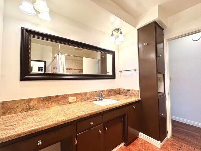 Building Photo - Light, Bright & Lovingly Maintained Claremont Home for Lease