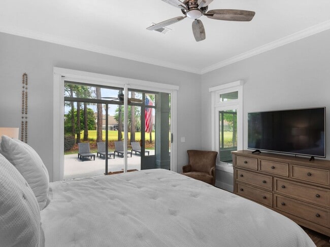 Building Photo - Stunning Furnished 3-Bedroom Golf Course H...