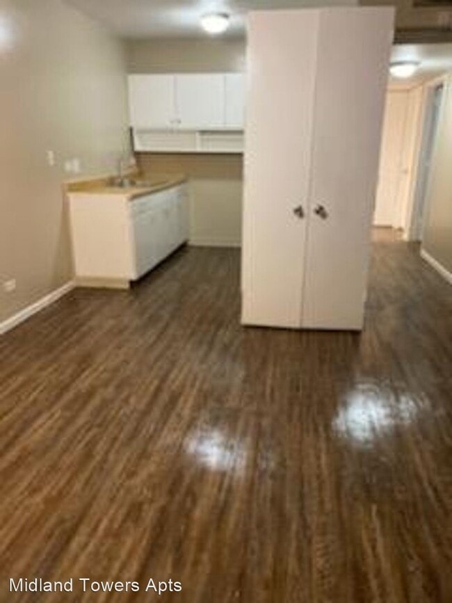 Building Photo - 2800 W Illinois Ave