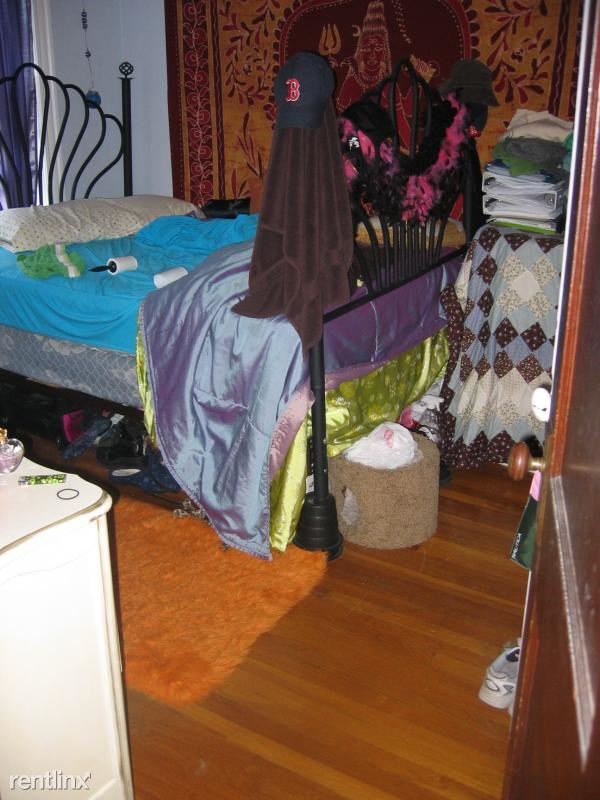 Building Photo - 3 br, 1 bath House - 94 Beechcroft St 3