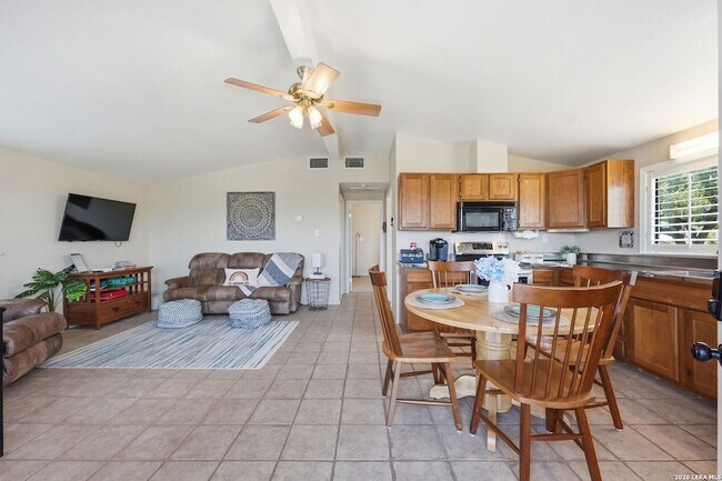 Building Photo - 2681 Lakeview Dr