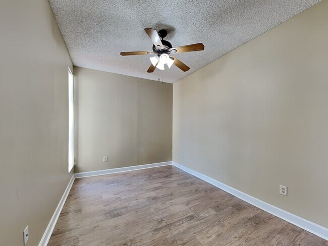 Building Photo - 1421 SW 85th Ave