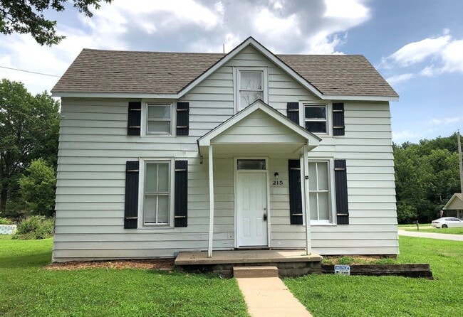 Building Photo - Large 3 Bed, 2 Bath House,  Bonus Room and...