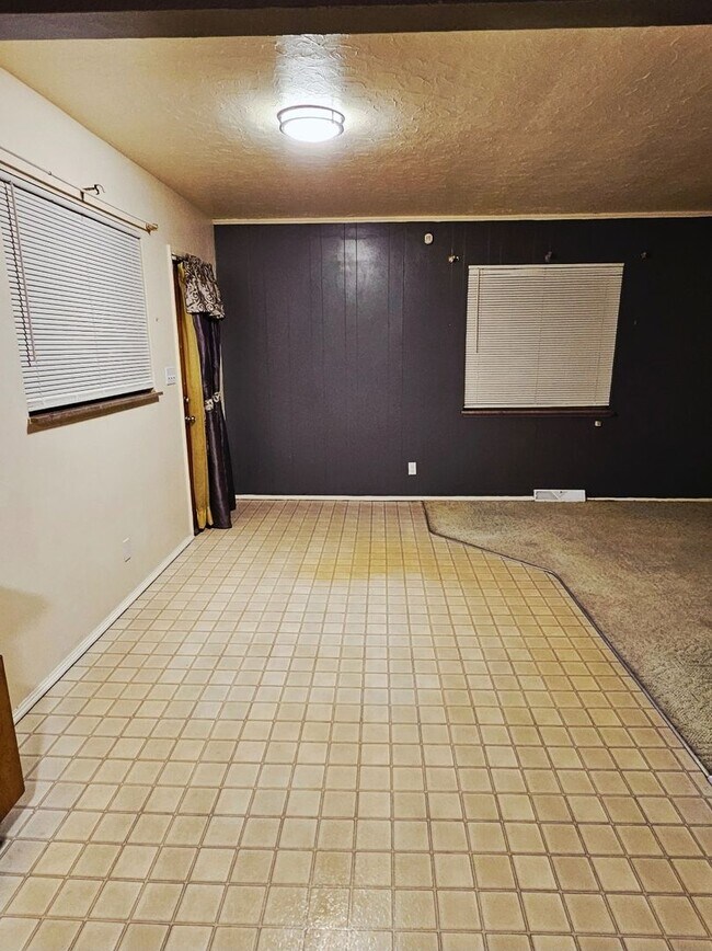 Building Photo - Hidden Gem - 4 Beds | 2.5 Baths | 2-Car Ga...