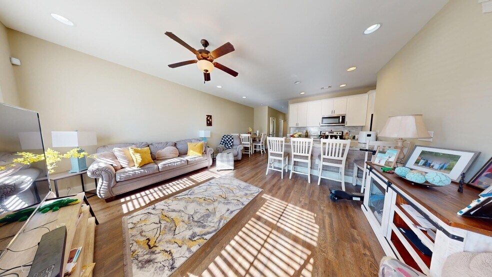Building Photo - Eagle Ridge Townhome